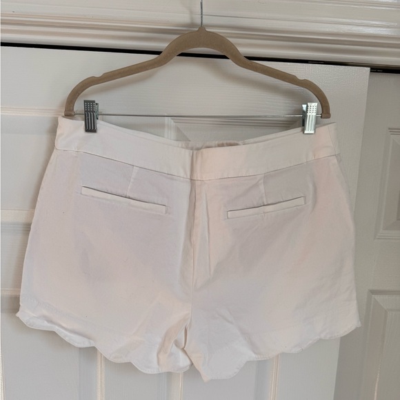 Ann Taylor LOFT 14 scalloped white shorts EUC - Picture 2 of 6